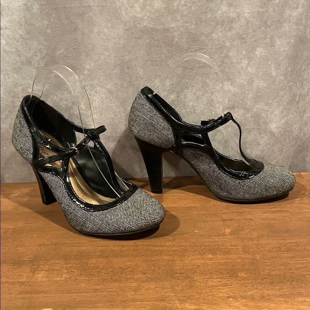 dexflex comfort Grey Herringbone T-Strap Heels Black Trim size 8.5 fits small - Picture 5 of 10